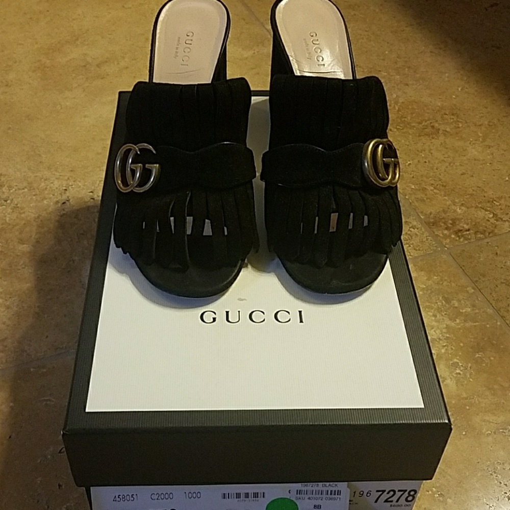 Gorgeous black gucci sandal